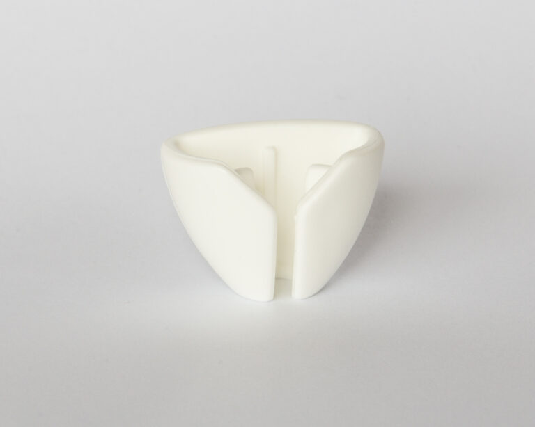 DPA_Tieholder_white