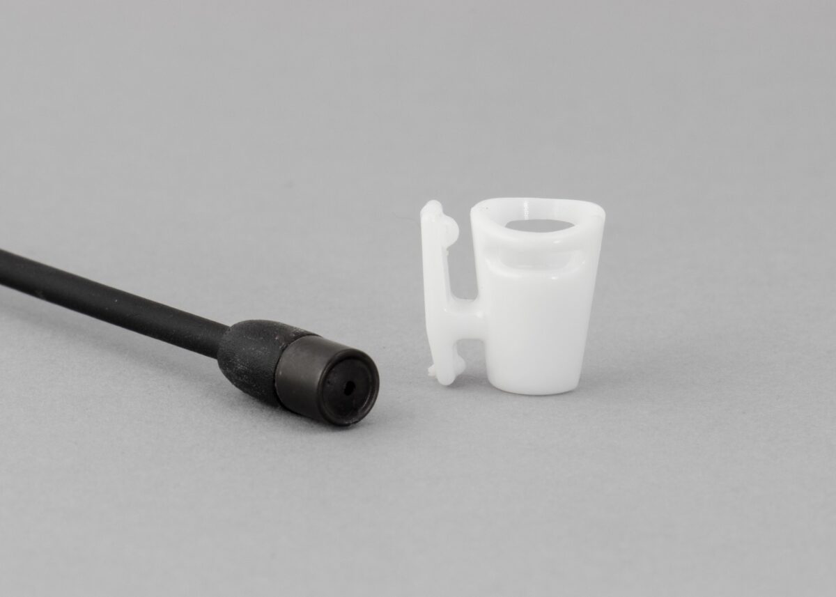 HAM_MKE2_Shirt_holder1_white