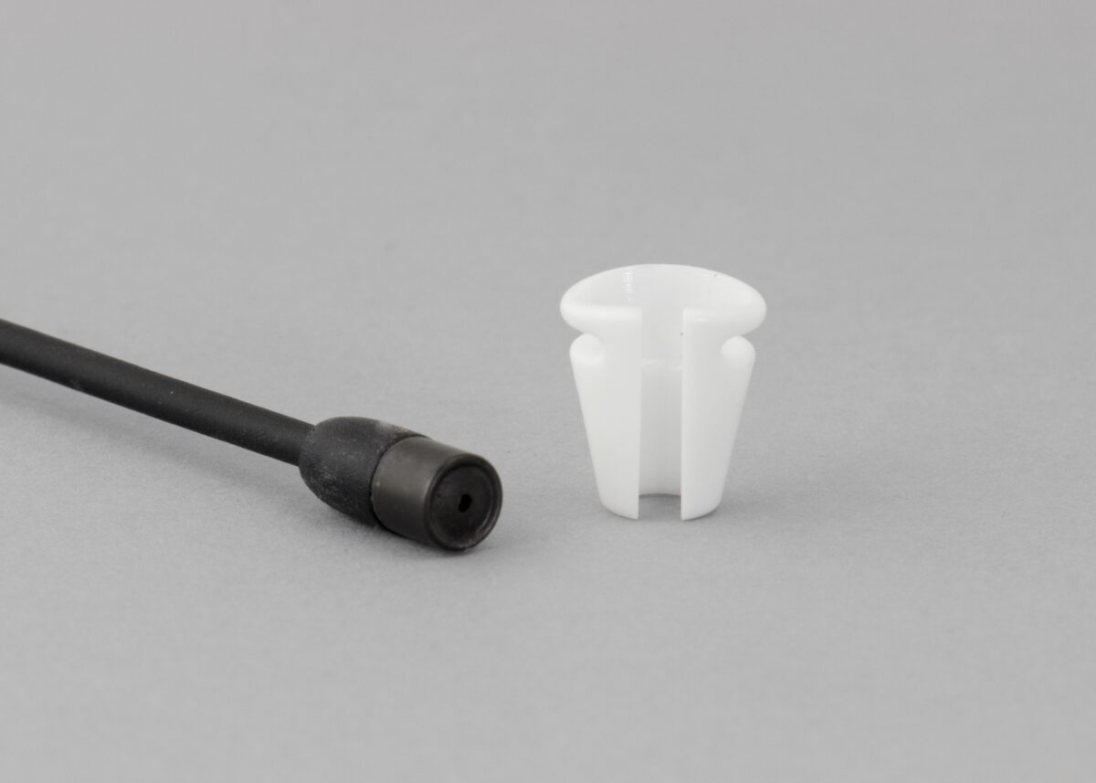 HAM_MKE2_T-shirt_holder1_white