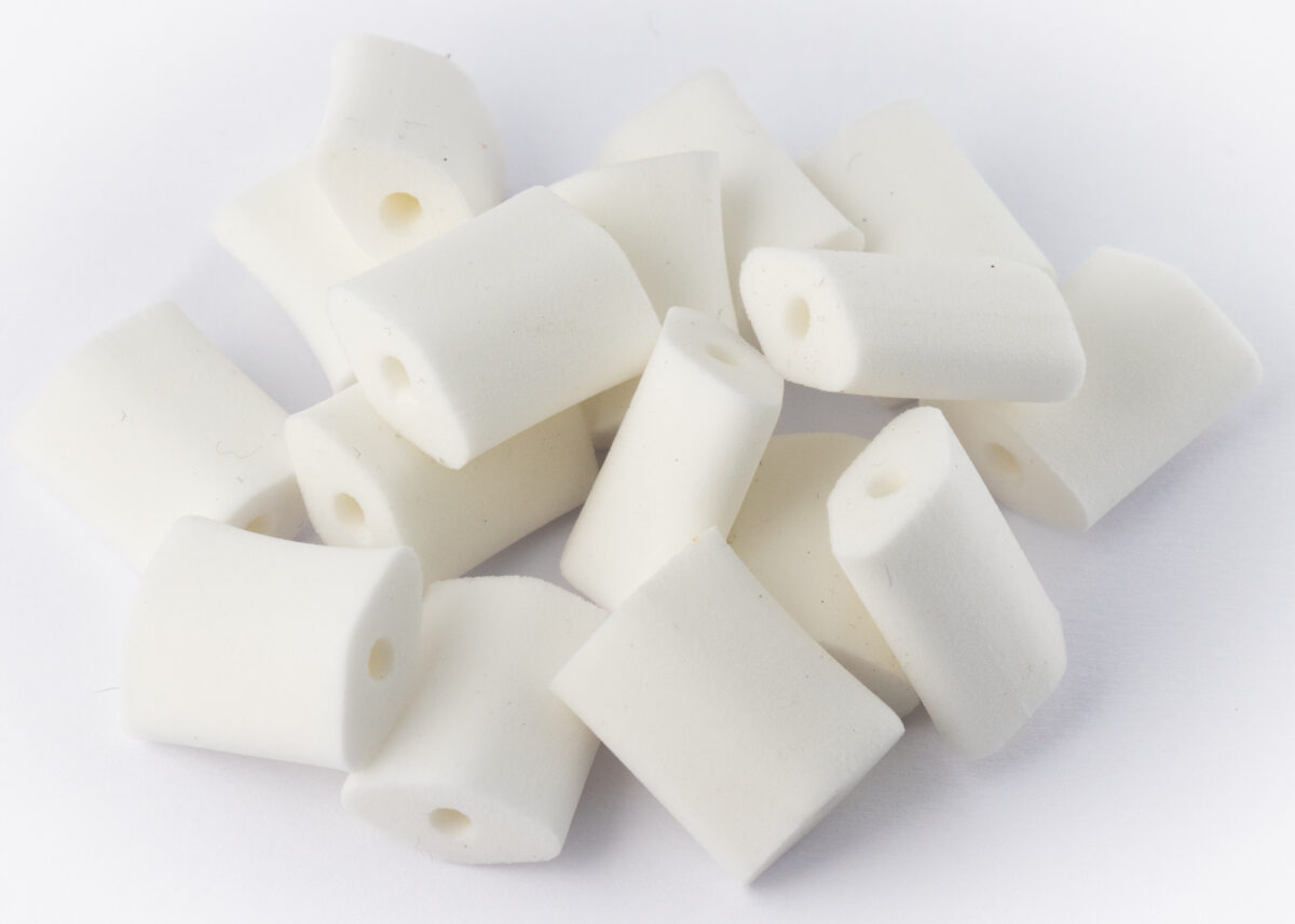 Hide-a-mic Foam-o-reg_pile_white