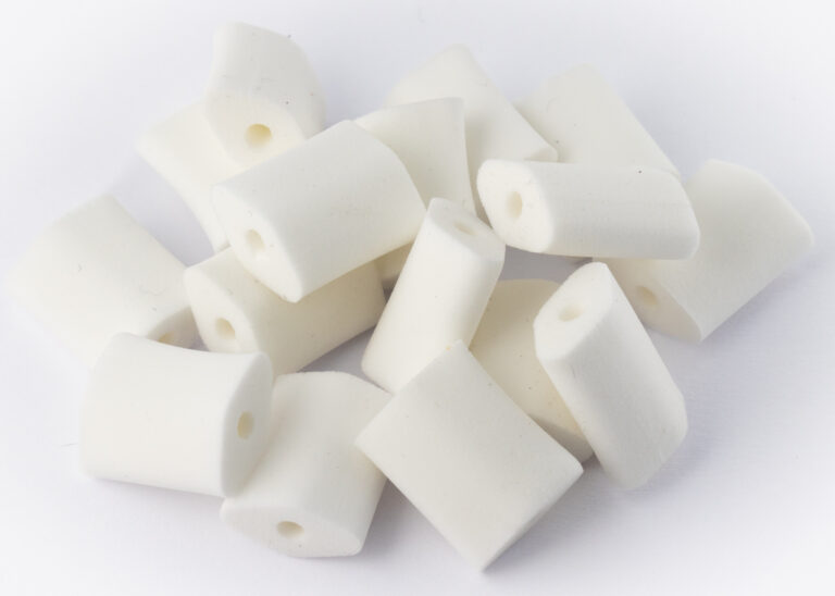 Hide-a-mic Foam-o-reg_pile_white