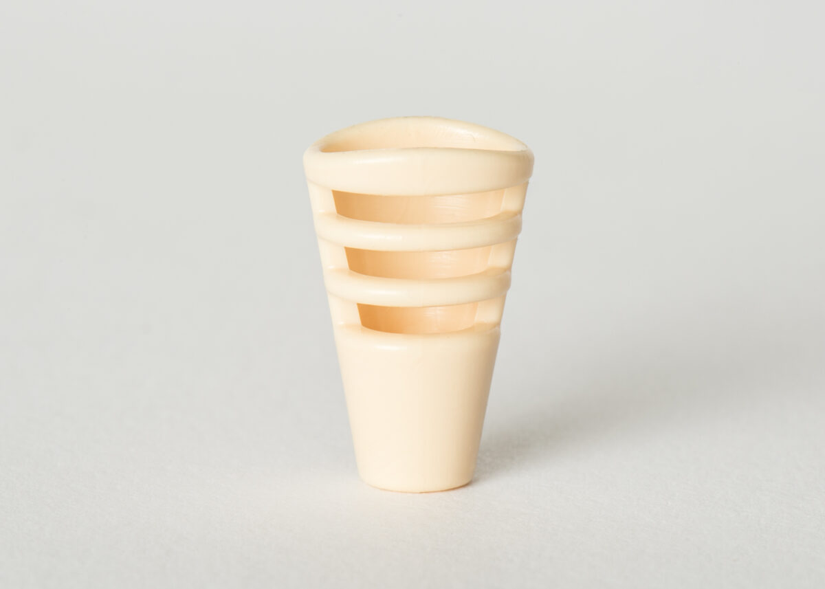 SCTSS1_t_shirt_holder_beige
