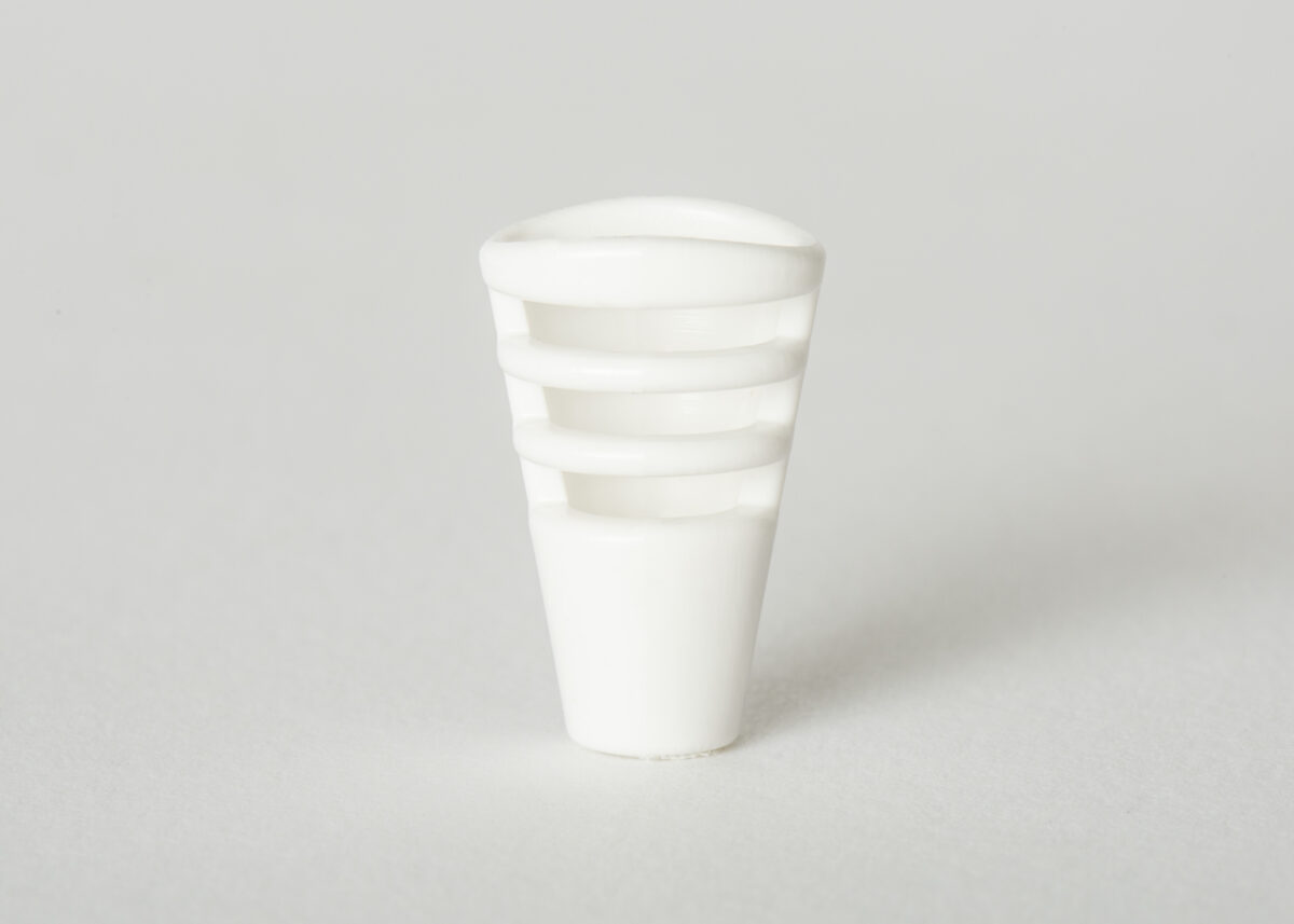 SCTSW1_t_shirt_holder_white